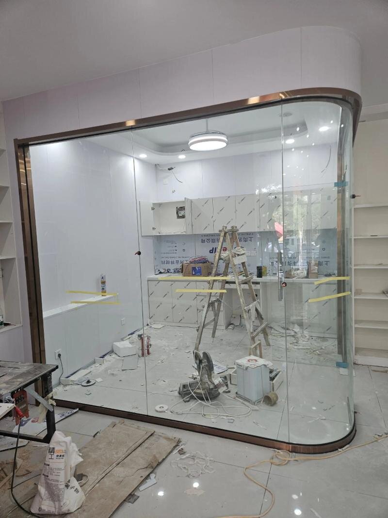 咸宁市异形展柜玻璃异形展柜玻璃 - 方案